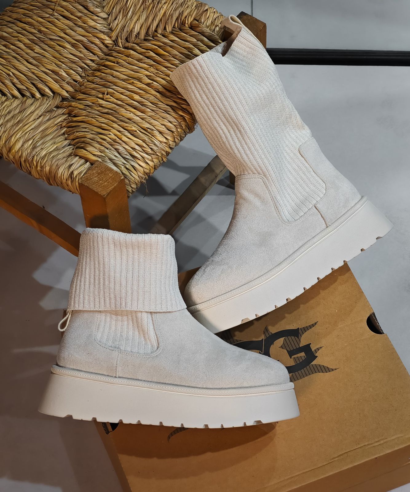 UGG
